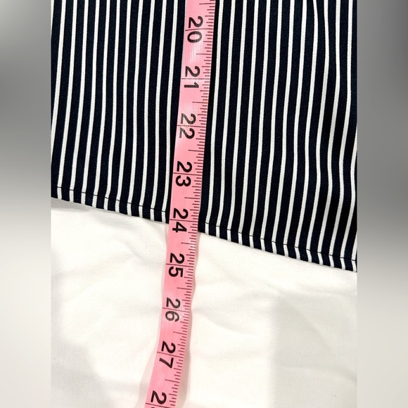 Beautiful Ann Taylor Factory Navy and White Stripe Top 3/4 sleeve Size medium - Picture 9 of 9